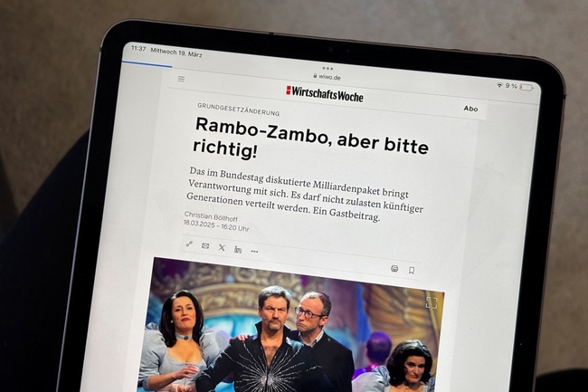Ein IPad zeigt einen Gastbeitrag von Christian Böllhoff auf WirtschaftsWoche Online 