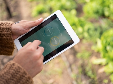Ein App zum digitalen Farming wird auf einem Tablet benutzt
