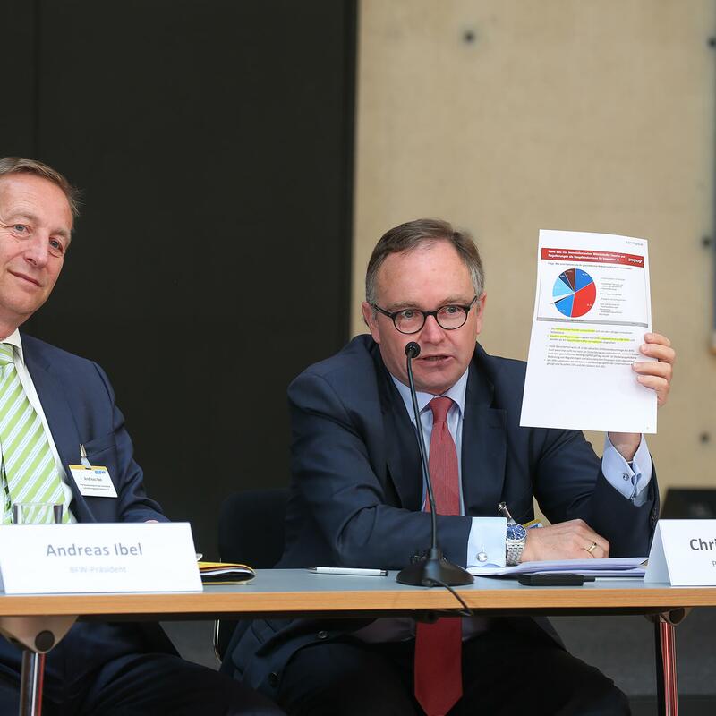 Christian Böllhoff auf einer Pressekonferenz des Deutschen Immobilienkongresses in Berlin 20177